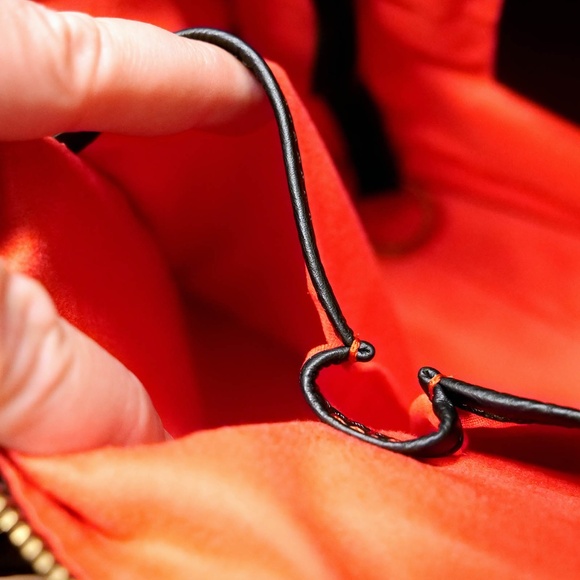 Sharif 1827 Black Crossbody Bag with Lion Head Detail, with Pink Cardholder - Picture 12 of 15